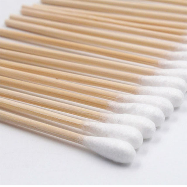 I germogli di cotone di bambù naturali fanno la pulizia dell'orecchio